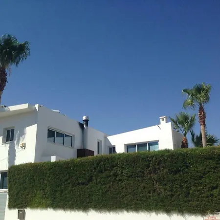 Villa La Superba, 3 Bedroom Villa With Pool Lantställe